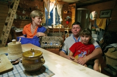 Алексей, Лена, Вика и малыш Мирослав